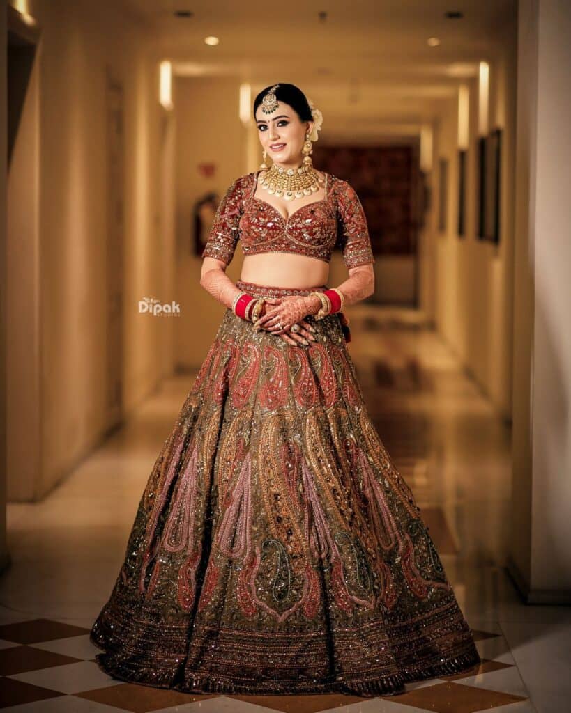 Famous stores for bridal outfits in chandni chowk.