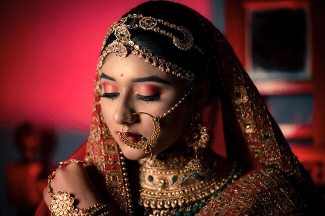 THE ROYAL BRIDE GIVING ROYAL CHILLS Necklaces