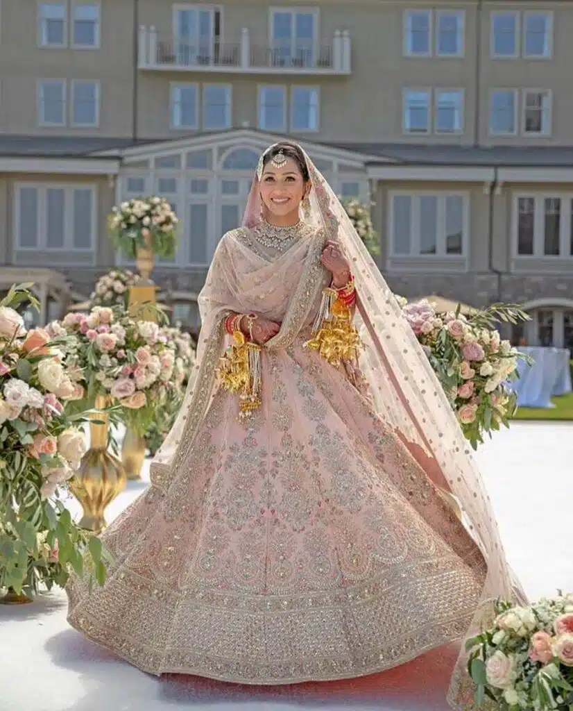 Hot trends in Wedding Dress Colors For 2022
