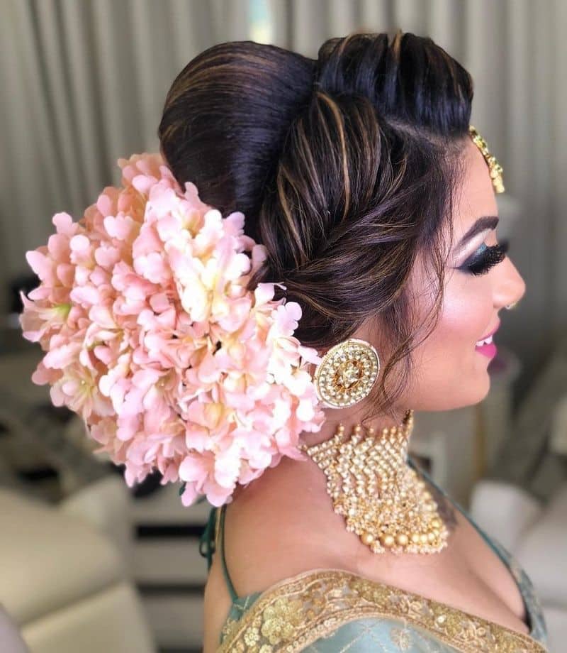 Outdoor Wedding Hairstyles with a Chic Twist
